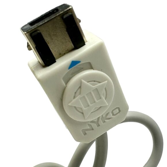 Nyko Kama Wired Nunchuck Controller for Nintendo Wii Remote Vibration Untested - Picture 7 of 9